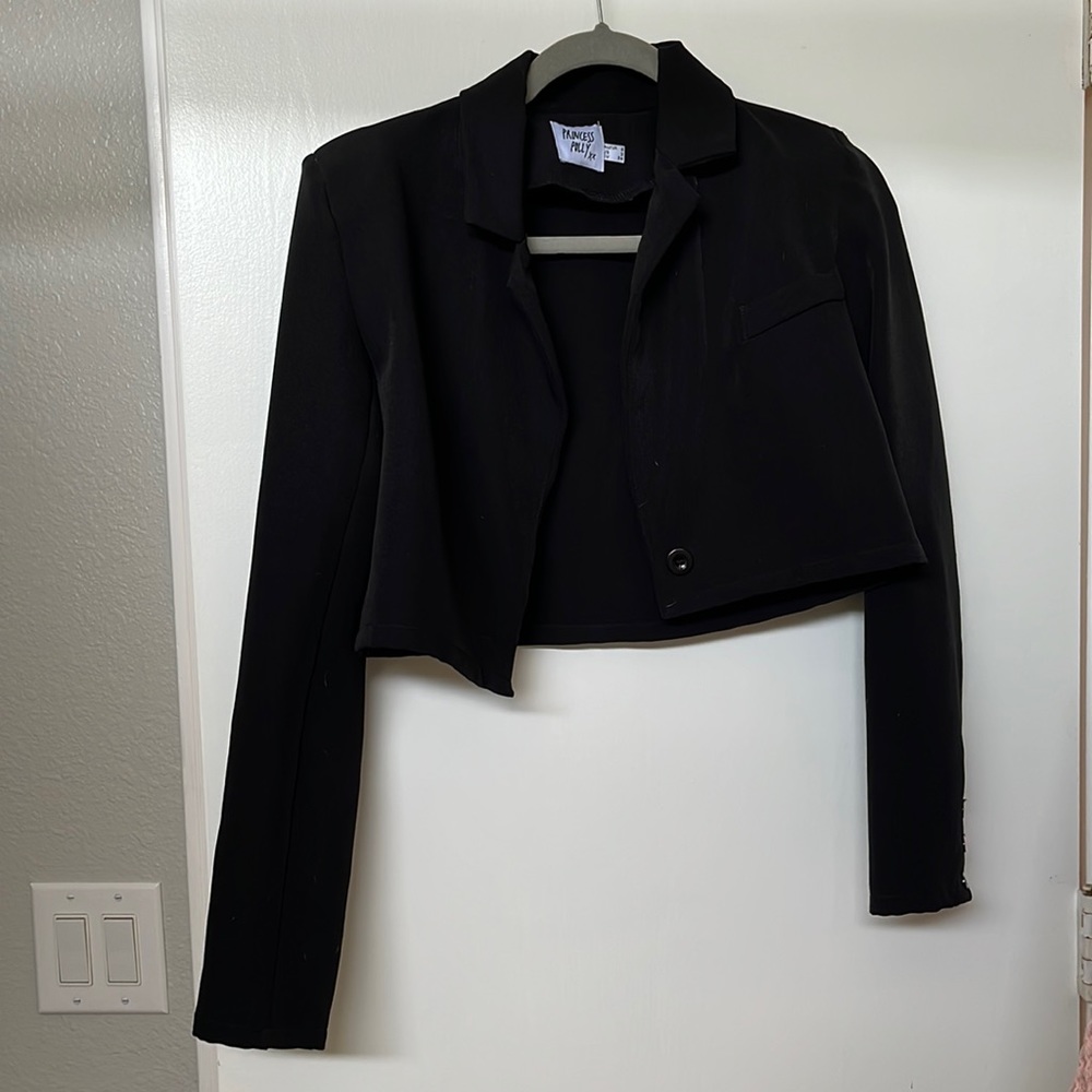 Princess Polly black cropped blazer with shoulder pads, size 6.